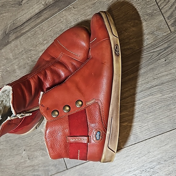 2/$20- Cloud Leather Red Brick Ankle Boots - Sz 9 - Picture 2 of 6